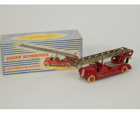 A Dinky Supertoys Auto-Echelle de Ponpiers, Fire Engine with extending ladder, no. 899, boxed.