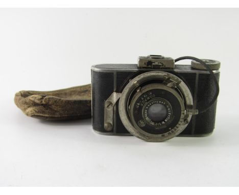 An Ihagee Parvola camera with an F Decker compur lens, 1:4.5, F=7cm, No 532785.