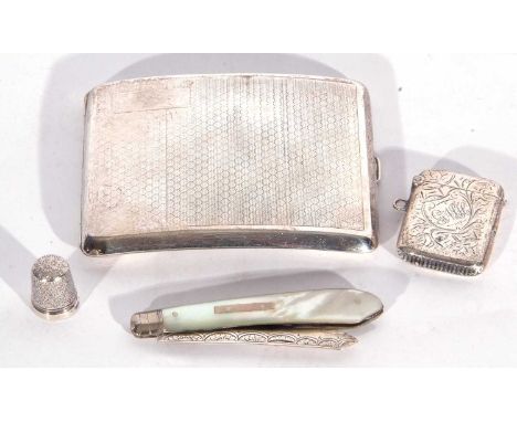 Mixed Lot: curved rectangular cigarette case with engine turned decoration, Birmingham 1922, small engraved vesta of rectangu