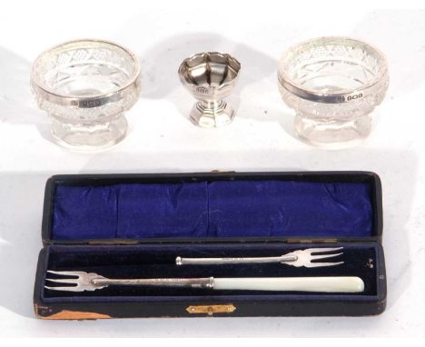 Mixed Lot: cased pair of small pickle forks with mother of pearl handles (one missing), Birmingham 1908, pair of small cut gl