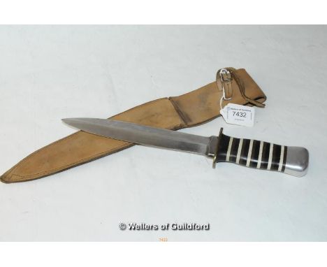 A hunting knife with banded hilt in leather scabbard, length of blade 19.5cm.