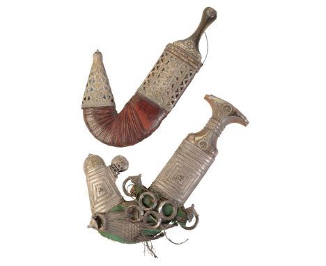 A LATE 19TH CENTURY JAMBIYA with curved double-edge blade, horn and white metal banded hilt, in a white metal, leather and wo