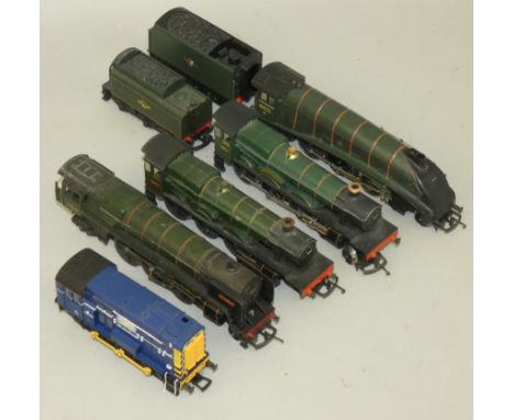 Five model railway locomotives to include a boxed Bachmann 0-6-0 09 Diesel Shunter, Tri-ang R259 Britannia 70000, Hornby R759