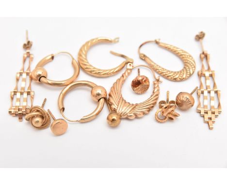A BAG OF ASSORTED JEWELLERY, to include three single yellow metal creole hoop earrings, a pair of yellow metal hollow hoops w