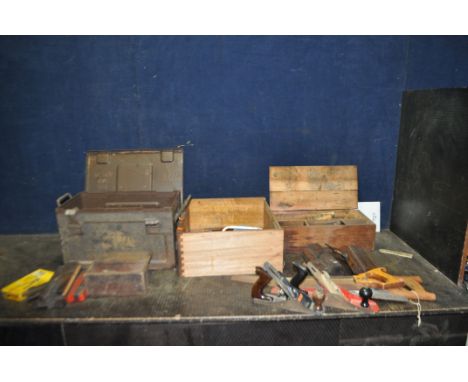 A WOODEN BOX, A DRAWER AND AN AMMO BOX CONTAINING CARPENTRY TOOLS including a Stanley No.4 plane, a Rapier 500 plane, four mo