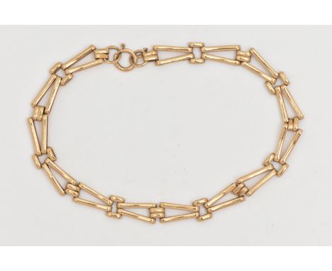 A 9CT GOLD GATE BRACELET, AF two bar gate bracelet fitted with a spring clasp, hallmarked 9ct Birmingham, length 190mm, appro