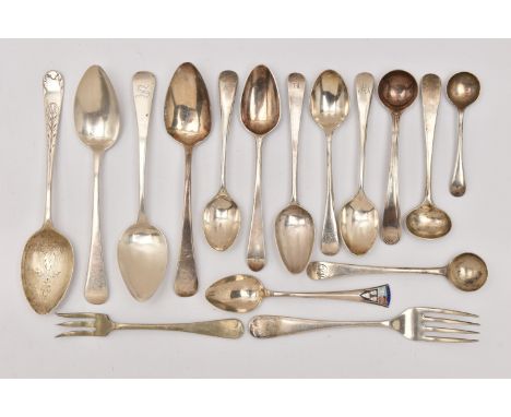 A BAG OF ASSORTED CUTLERY PIECES, to include ten teaspoons, a pickle fork, a cake fork, salt spoon and three mustard spoons, 