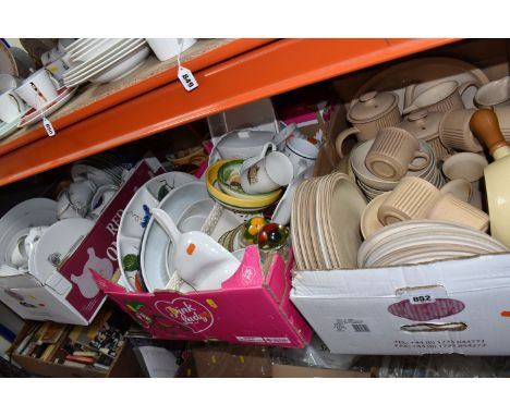THREE BOXES AND LOOSE DINNERWARE AND TEAWARE, to include a Raymand Loewy designed 'Jet Rose' pattern dinner service, a Denby 