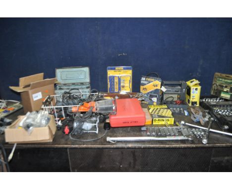 A COLLECTION OF AUTOMOTIVE TOOLS including a Workzone spanner set, sockets and extension bars, a Circlip plier set, three tri
