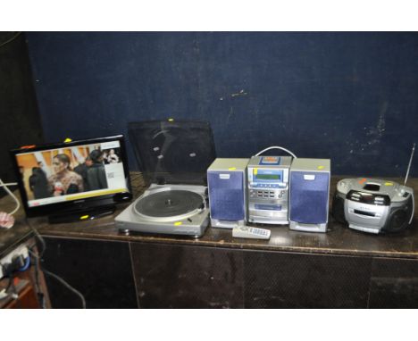 A COLLECTION OF HOUSEHOLD ELECTRICAL ITEMS including a Digihome 19in TV (no remote), an Aiwa Hi Fi with turntable and an Alba