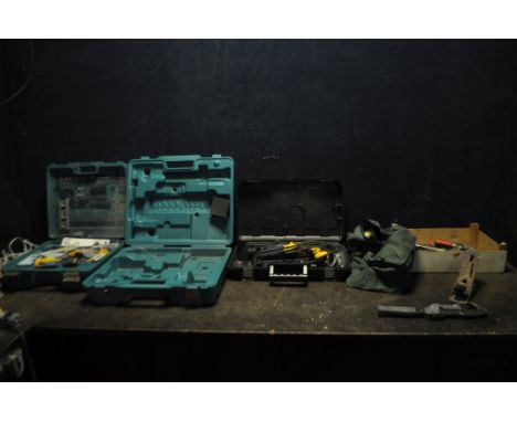 A COLLECTION OF POWER AND HAND TOOLS including a DeWalt D25013 SDS drill (PAT pass and working), a Record No.4 plane, a Recor