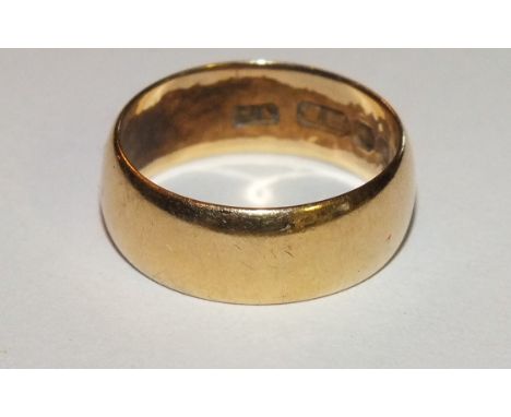 An 18ct gold wedding band, size K, 4.6g.