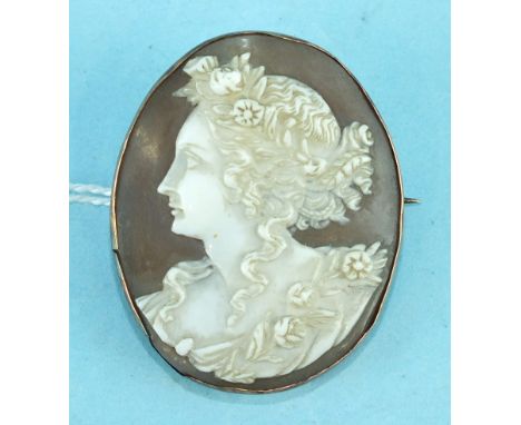 An oval shell cameo brooch carved as a portrait of Flora, in plain unmarked yellow metal mount, 31 x 38mm.