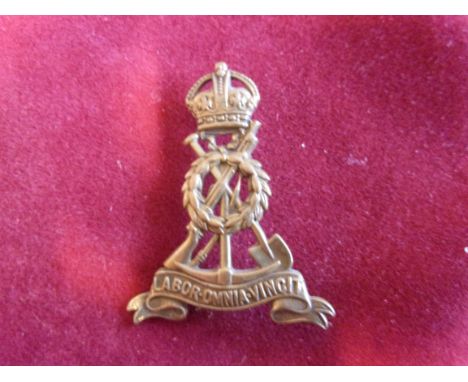Labour Corps WWI Cap Badge (Gilding-metal), two lugs. K&amp;K: 1157