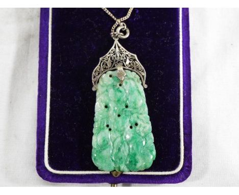 A lady's unusual white metal necklace and jade stone pendant, probably silver (unmarked) approximate pendant length 5.5 cm x 