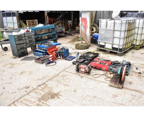 Miscellaneous hand tools and workshop equipment, to include cordless drills Ryobi (x2), Makita, DeWalt, a Makita corded drill