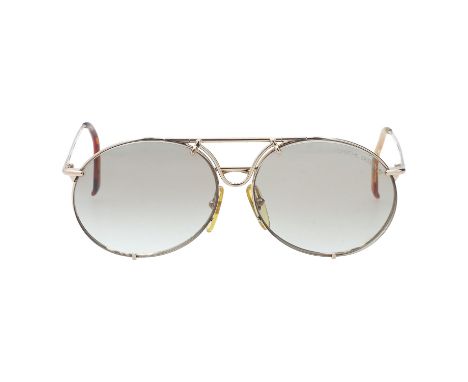 PORSCHE DESIGN VINTAGE Sonnenbrille. Klassisches Modell mit goldfarbenem Gestell und getönten Gläsern. Wechselgläser und Etui