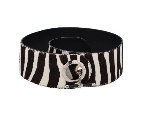 CHRISTIAN DIOR Taillengürtel, L.:80 cm, Koll.: 2008. Ponyfell in Zebra-Design mit großen silberfarbenen Ösen zur Weitenreguli