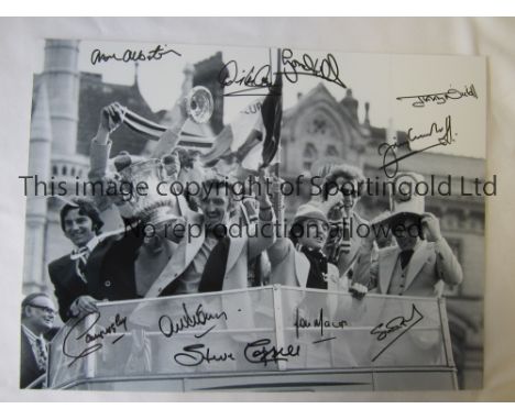 MANCHESTER UNITED    A b/w 16 x 12 photo of the 1977 FA Cup winners parading their trophy around the streets of Manchester fr