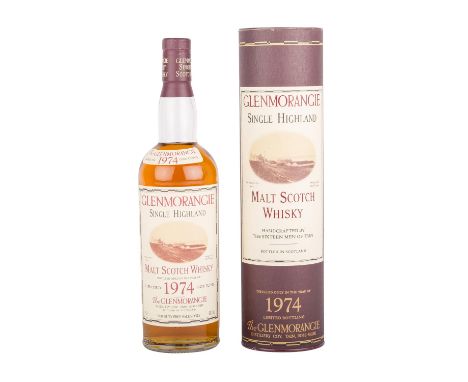 GLENMORANGIE Single Malt Scotch Whisky, 1974 Region: Highlands, Distillerie Coy, Tain, Ross-Shire, 43% Vol., 750 ml, Füllstan