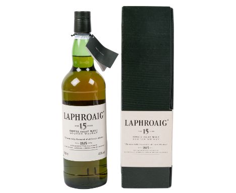 LAPHROAIG Single Malt Scotch Whisky, 15 years Region: Islay, Laphroaig Distillerie, 43% Vol., 700 ml, Füllstand im Flaschenha