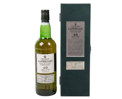 LAPHROAIG Single Malt Scotch Whisky, 40 years Region: Islay, Laphroaig Distillerie, 42,4% Vol., 700 ml, Füllstand in der Schu