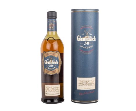 GLENFIDDICH Single Malt Scotch Whisky, 30 years Region: Speyside, the Glenfiddich Distillerie, 40% Vol., 700 ml, Füllstand in