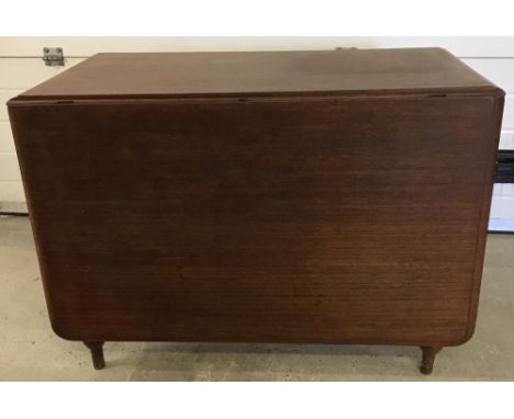 A Victorian mahogany drop leaf, gate leg table.  Approx. 99cm wide x 72.5cm tall.