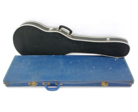 1970s Les Paul style guitar hard case; together with a vintage fibreboard electric guitar case (2)