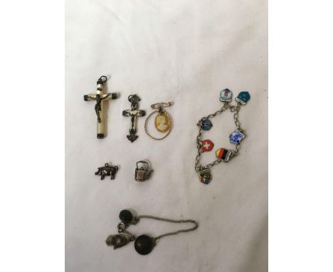  Sale Item:    BRACELET &amp; CROSSES   Vat Status:   No Vat   Buyers Premium:  This lot is subject to a Buyers Premium of 15