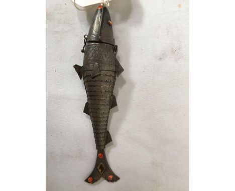  Sale Item:    WHITE METAL ARTICULATED FISH   Vat Status:   No Vat   Buyers Premium:  This lot is subject to a Buyers Premium