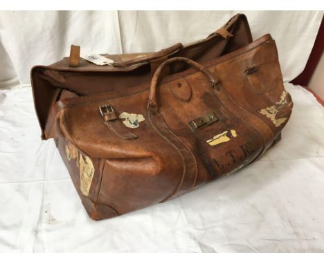  Sale Item:    LARGE LEATHER BAG (AF)   Vat Status:   No Vat   Buyers Premium:  This lot is subject to a Buyers Premium of 15