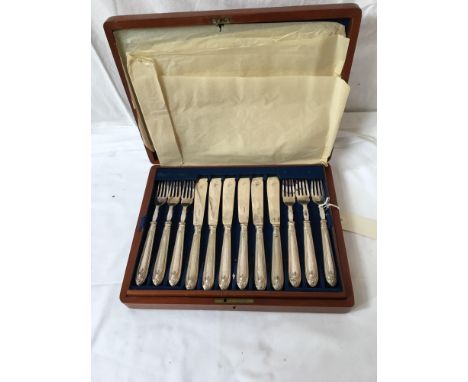  Sale Item:    CASED SET EP FISH CUTLERY (CASE AF)  Vat Status:   No Vat   Buyers Premium:  This lot is subject to a Buyers P