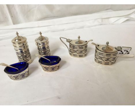  Sale Item:    SILVER CRUETS IN CASE (CASE AF)   Vat Status:   No Vat   Buyers Premium:  This lot is subject to a Buyers Prem