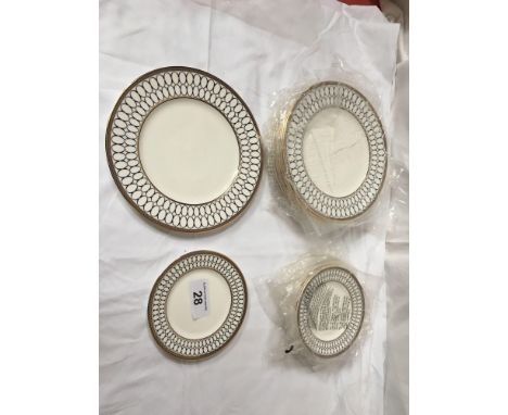  Sale Item:    18 WEDGWOOD RENAISSANCE GOLD PLATES  Vat Status:   No Vat   Buyers Premium:  This lot is subject to a Buyers P