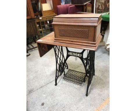  Sale Item:    SINGER SEWING MACHINE   Vat Status:   No Vat   Buyers Premium:  This lot is subject to a Buyers Premium of 15%