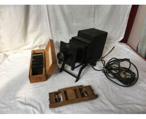  Sale Item:    NEWTON LONDON PROJECTOR WITH SLIDES (AF)  Vat Status:   No Vat   Buyers Premium:  This lot is subject to a Buy