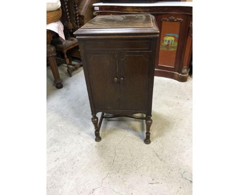  Sale Item:    HMV MODEL 156 GRAMOPHONE   Vat Status:   No Vat   Buyers Premium:  This lot is subject to a Buyers Premium of 