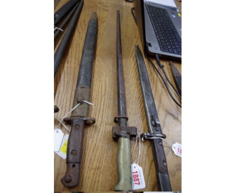 A World War I French Lebel M1886 cruciform bayonet and scabbard, 52cm blade. 