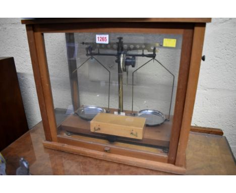 A cased set of balance scales,&nbsp;45.5cm wide.&nbsp; 