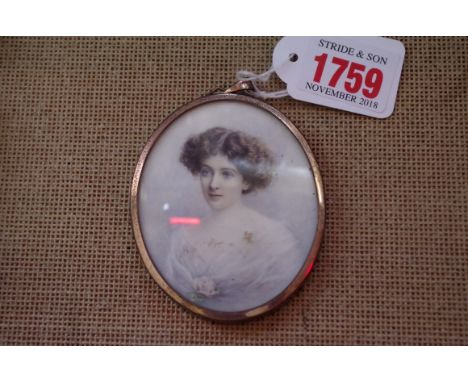 English School,&nbsp;early 20th century, head and shoulders portrait miniature of an elegant lady, 6.9 x 5.7cm oval.&nbsp; 