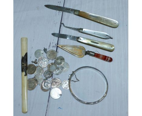 A silver folding button hook in mother-of-pearl case; 2 similar fruit knives; a bangle; a thimble; other collectibles