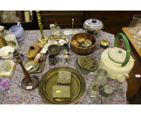 A large enamel kettle; an Art Deco style ice bucket; various metalware; brass table lamp etc. 