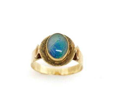 9ct yellow gold and opal triplet ring marked 9ct. Approx weight 2.7 grams, A/f to triplet