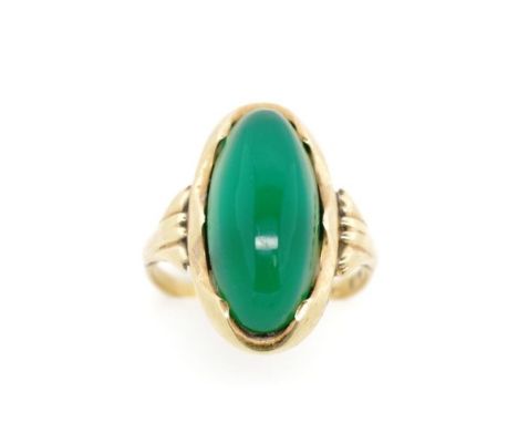 Chrysoprase and 14ct yellow gold ring marked 14k. Approx weight 3.6 grams, ring size J