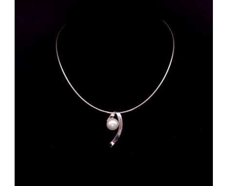 Broome pearl set 18ct white gold pendant and omega chain Marked 750 to both. With approx 11.5mm button shape Australian South