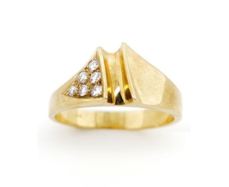 Modernist diamond and 9ct yellow gold ring marked 375. Approx weight 6.6 grams, ring size W