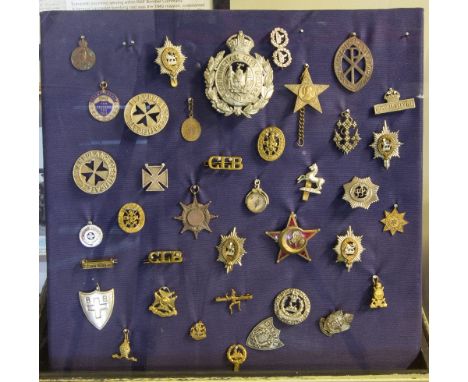 A COLLECTION OF MILITARY CAP AND OTHER SUNDRY BADGES, to include a Gallipoli Star, WWI Star, WWI silver wound badge and a Bir