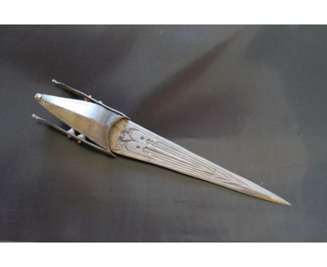 A 17TH CENTURY SOUTHERN INDIAN KATAR PUNCH DAGGER, sail shaped knuckle guard, the 36 cm tapering blade with multi fullers and