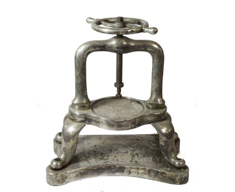 AN EARLY 20TH CENTURY SILVER PLATED DUCK PRESS, raised on four legs terminating on a shaped base with central pan above, with